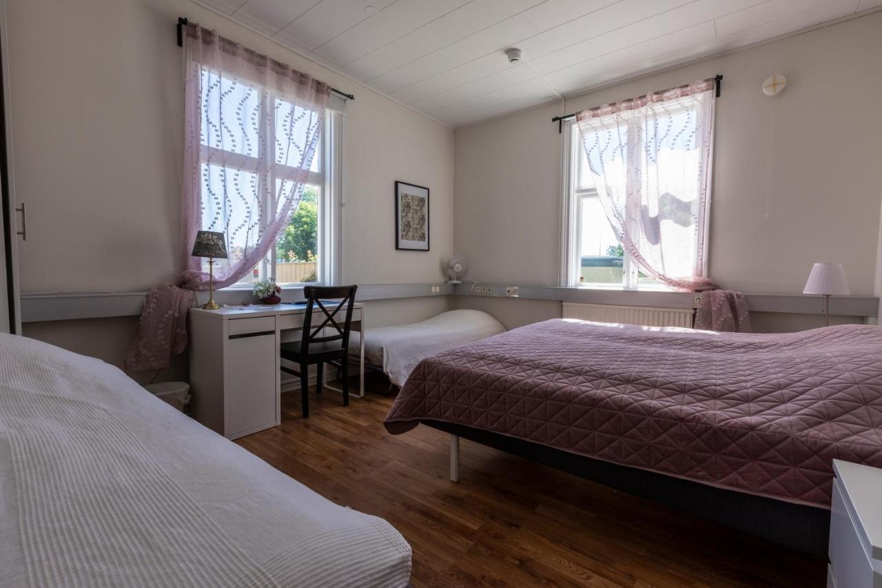 Jaernvaegshotellet B&B Skara Luaran gambar