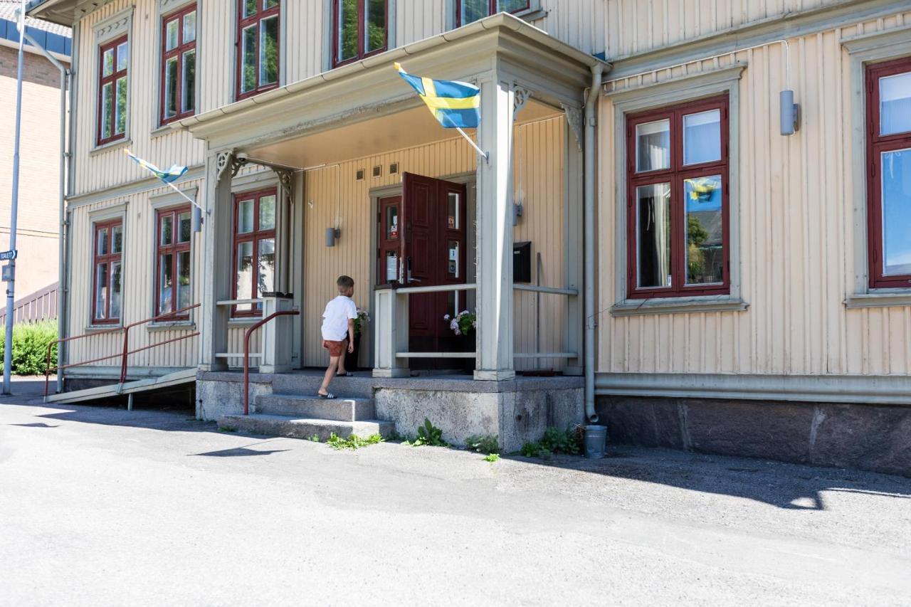 Jaernvaegshotellet B&B Skara Luaran gambar